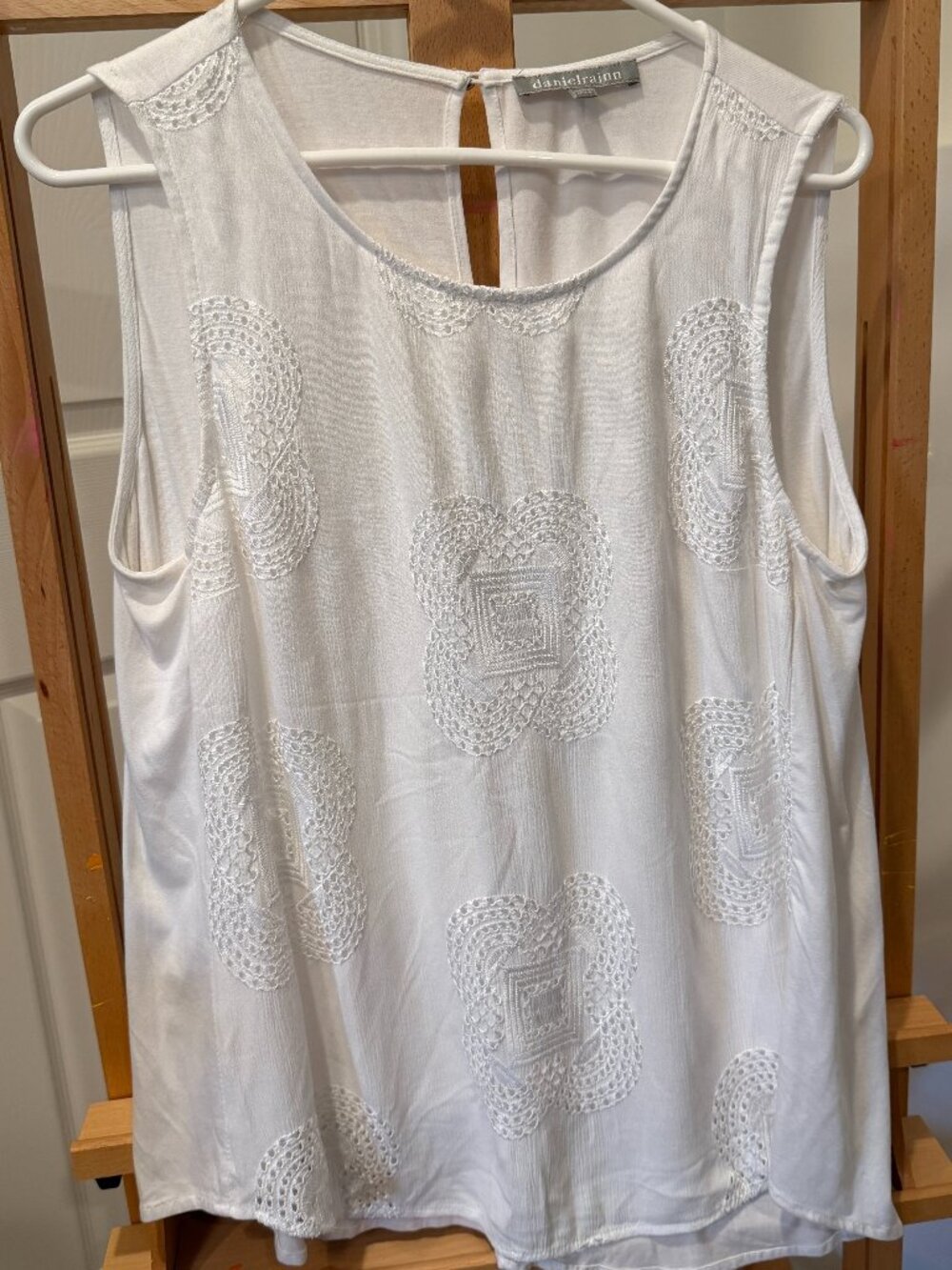Daniel Rainn Size Large White Tank Sleeveless Blouse Texture Pattern Size L